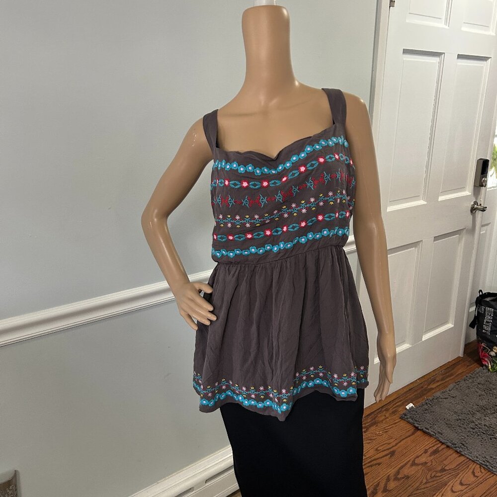 Torrid Dark Gray Embroidered Floral Peplum 100% Rayon Cami Top NWT Size 5X